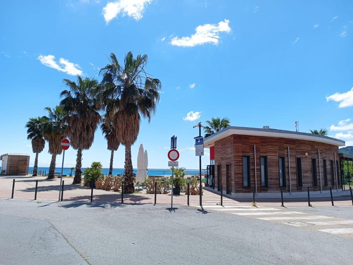 Lamberti Beach Apartment - 150 M From The Sea - Just Renewed - Wifi Savona Exteriér fotografie